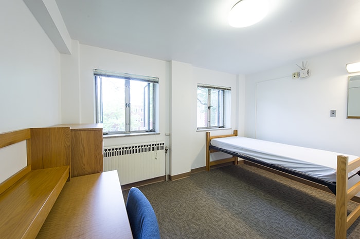 Mudge House Semi-Suite Single - bed desk dresser and windows